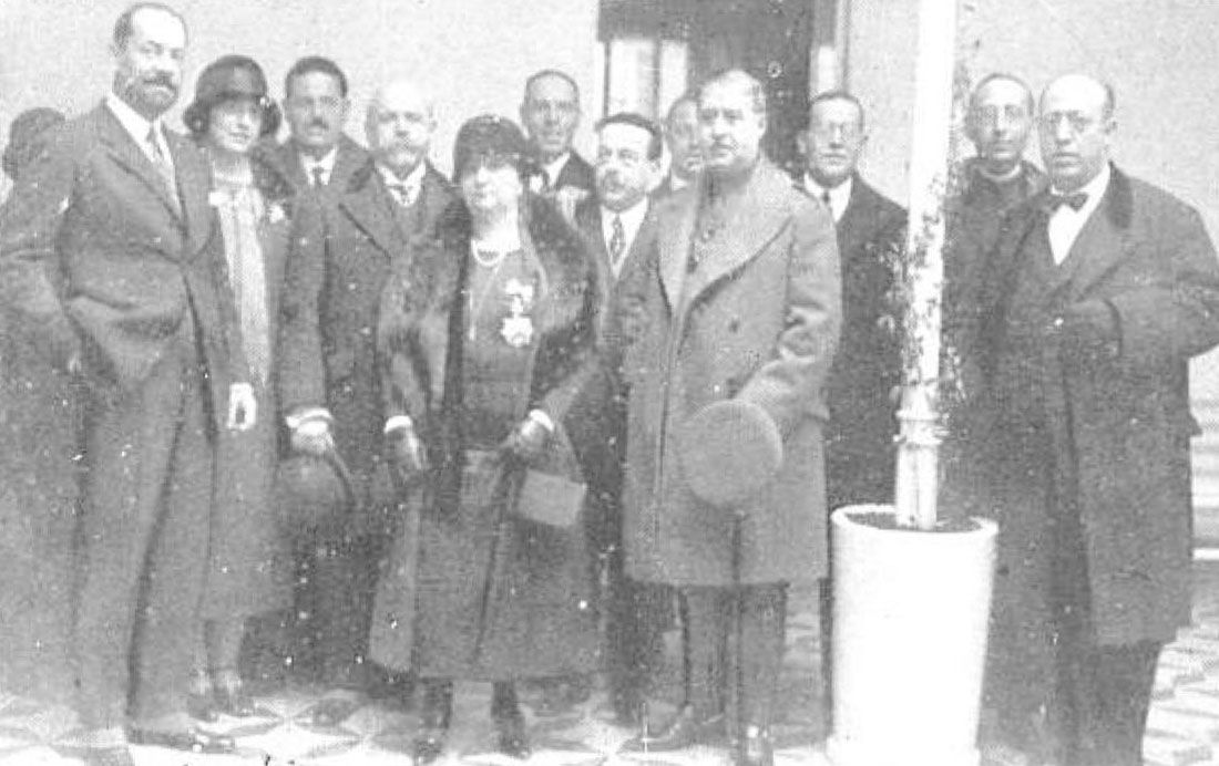 1925 La Condesa de Hornachuelos y otras autoridades en la inauguración del hospital de la Cruz Roja de Córdoba.jpg