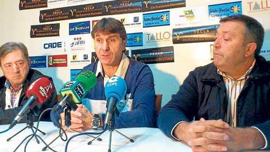 El entrenador Gabriel Ramón fue presentado el miércoles por el Yeclano.