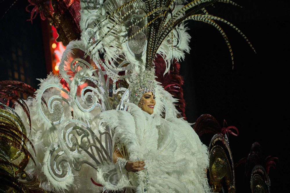 Candidatas durante la Gala de Elección a Reina del Carnaval de Santa Cruz