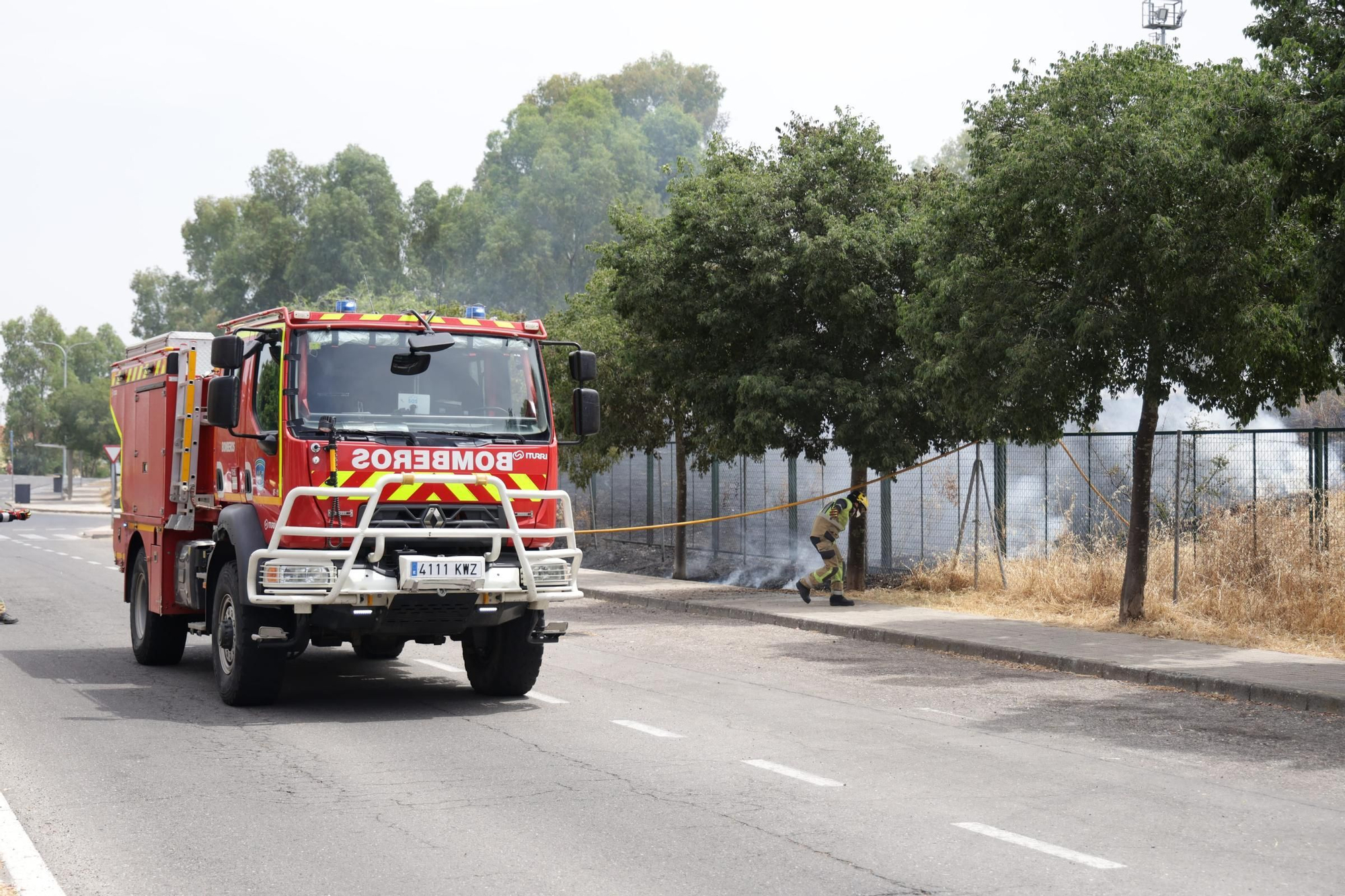 Incendio de pastos en unas pistas de fútbol de La Mejostilla