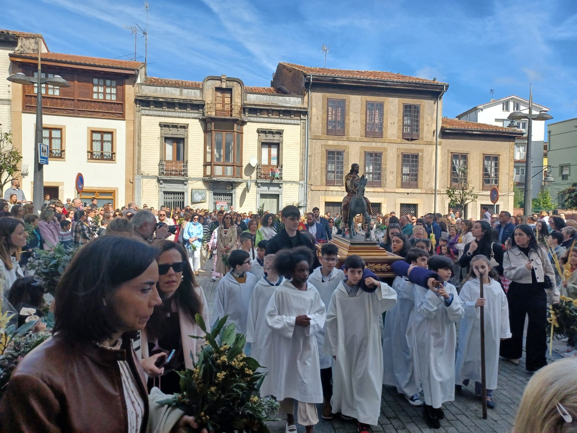 En imágenes: multitudinario Domingo de Ramos en Pola de Siero