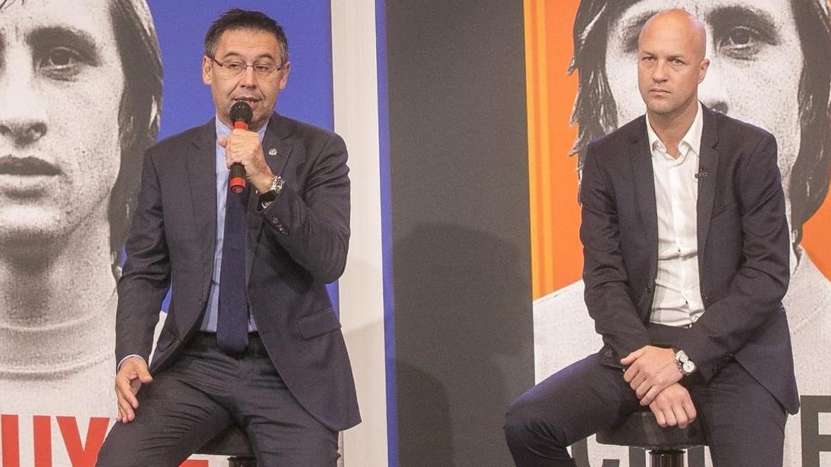 Josep Maria Bartomeu, junto a Jordi Cruyff, en la presentación de la autobiografía de Johan Cruyff.