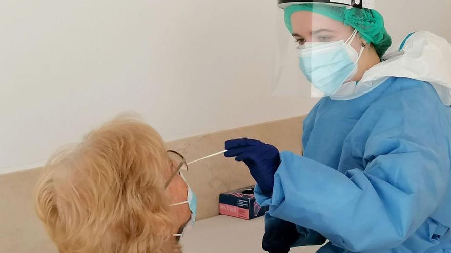 Un estudio catalán muestra que los test nasales siguen siendo más útiles que los bucales