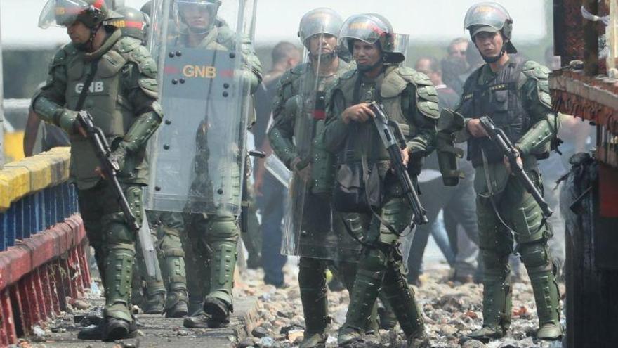 La oposición venezolana pide a las Fuerzas Armadas desobedecer a Maduro