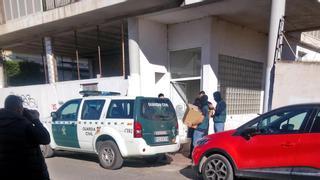 "Brutal" despliegue policial en un piso okupa de Sant Antoni: "Llegaron de golpe 6 o 7 vehículos"