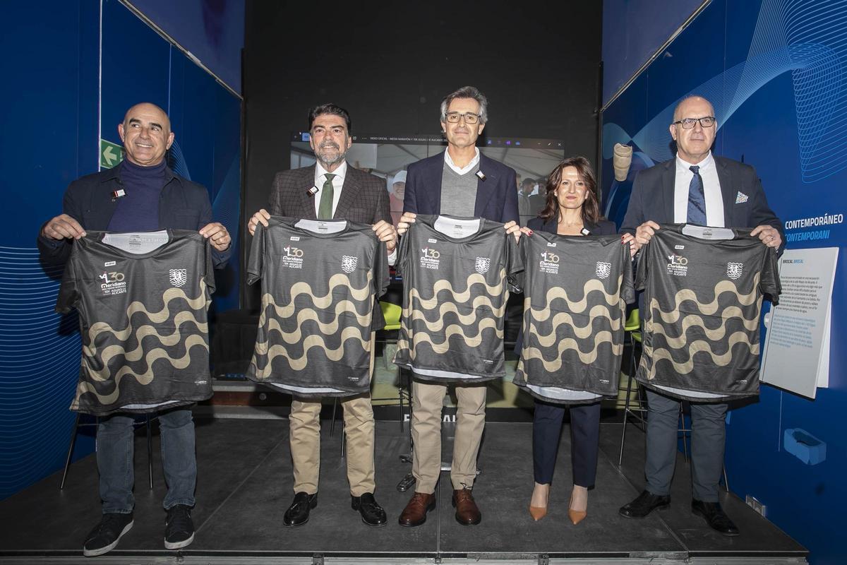 De izquiera a derecha; Jose Pedro García, Luis Barcala, Sergio Sánchez, Dulce Molina y Manuel Villar.