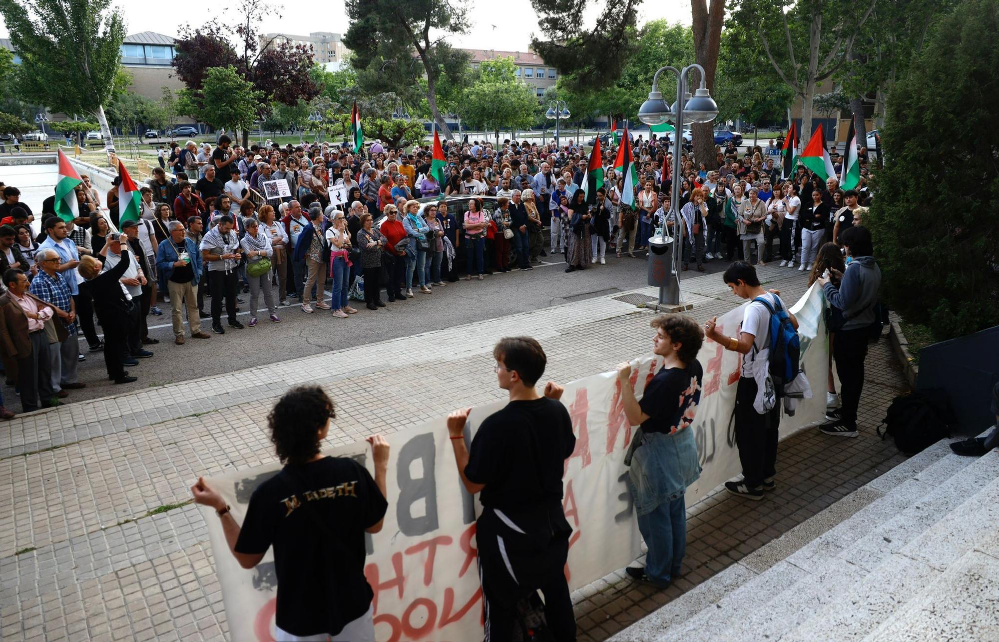 En imágenes | Decenas de estudiantes se encierran “de manera indefinida” en Interfacultades en apoyo a Palestina