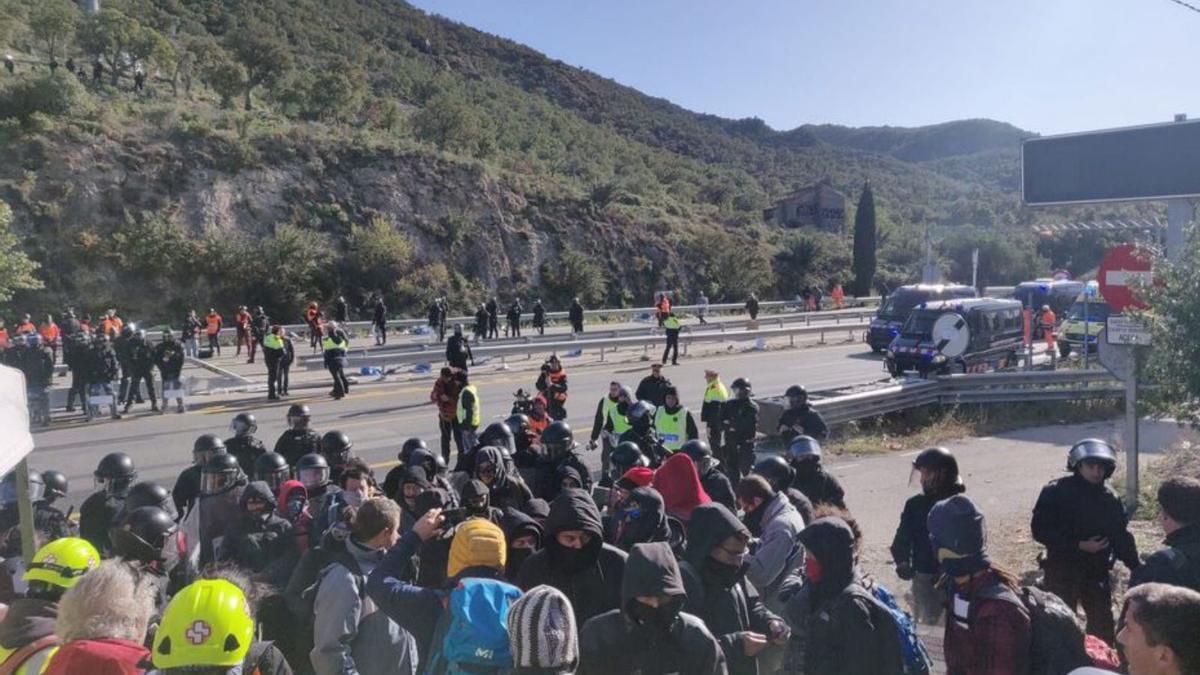 Acció de Tsunami Democràtic a La Jonquera. | EUROPA PRESS