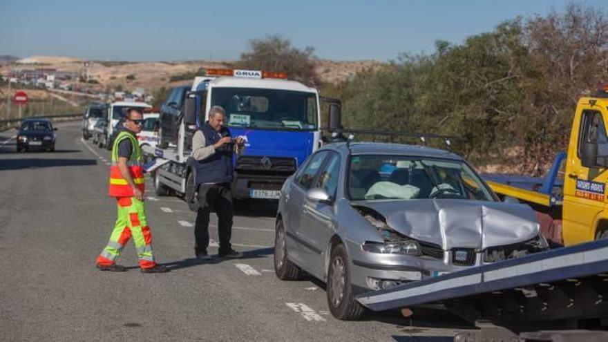 Conductores y vehículos implicados en el siniestro, y personal de los servicios de grúa.