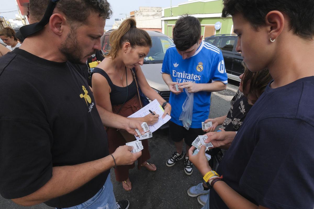 Intercambio de estampas para completar los álbumes del Mundial