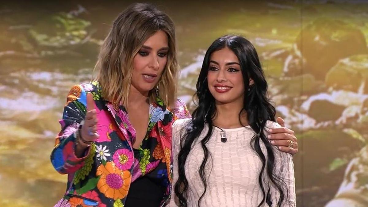 Marieta y Sandra Barneda en el plató de Supervivientes