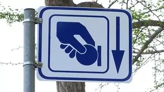 Las ciudades alrededor de Barcelona mantienen la zona azul gratuita otro agosto más