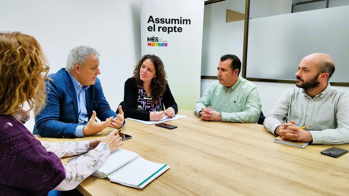 Miembros de Més per Mallorca se han reunido con representantes de UGT.