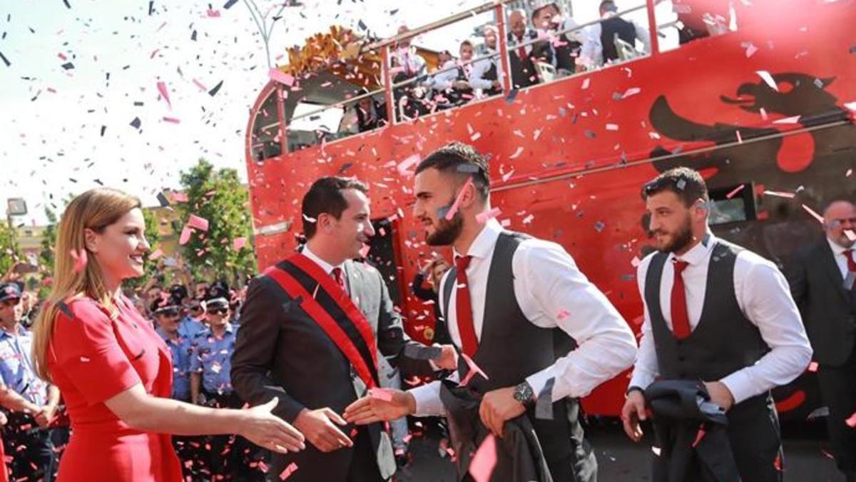 Albania recibió a sus jugadores con honores