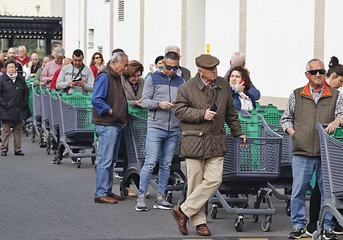 Sanitarios del Reina Sofía intentan trasladar optimismo.