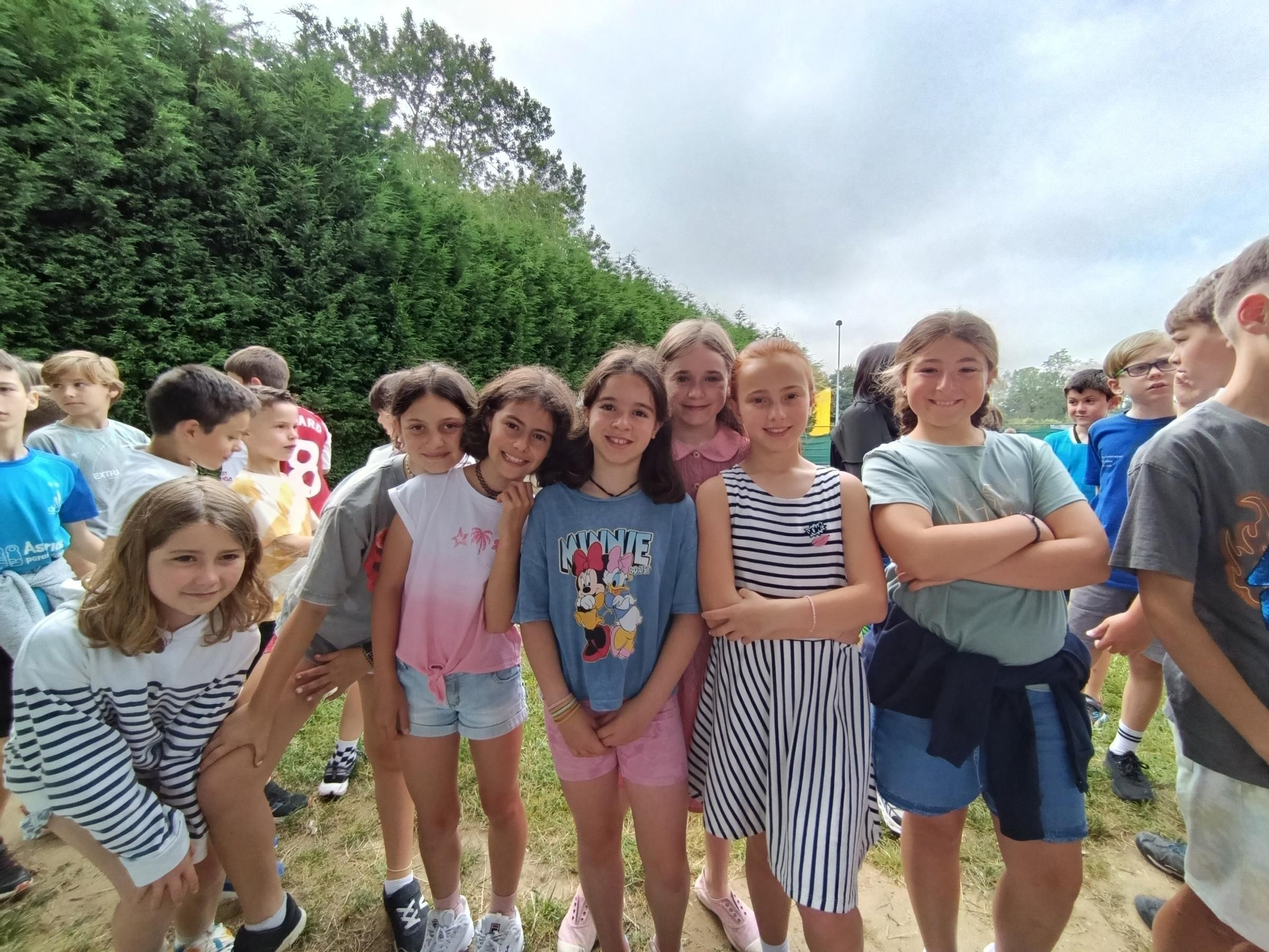 El colegio La Fresneda entierra sus deseos de futuro en una cápsula del tiempo