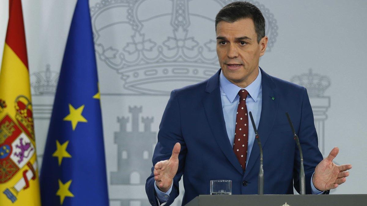 El presidente del Gobierno, Pedro Sánchez, tras comunicar al Rey la composición del Gobierno de coalición.