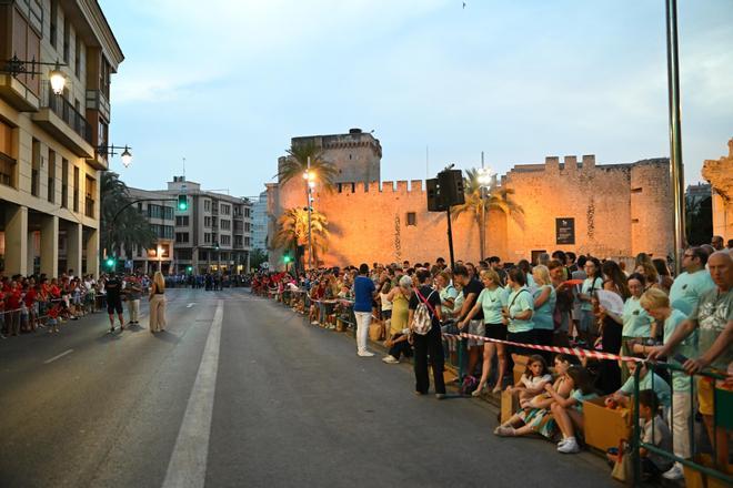 Batalla de las flores en Elche durante el eclipse