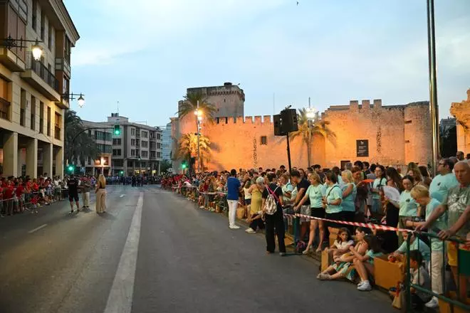 Batalla de las flores en Elche durante el eclipse
