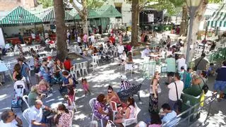 En la Velá de la Fuensanta nadie pasa hambre: 180 kilos de fruta y 120 kilos de sardinas gratis