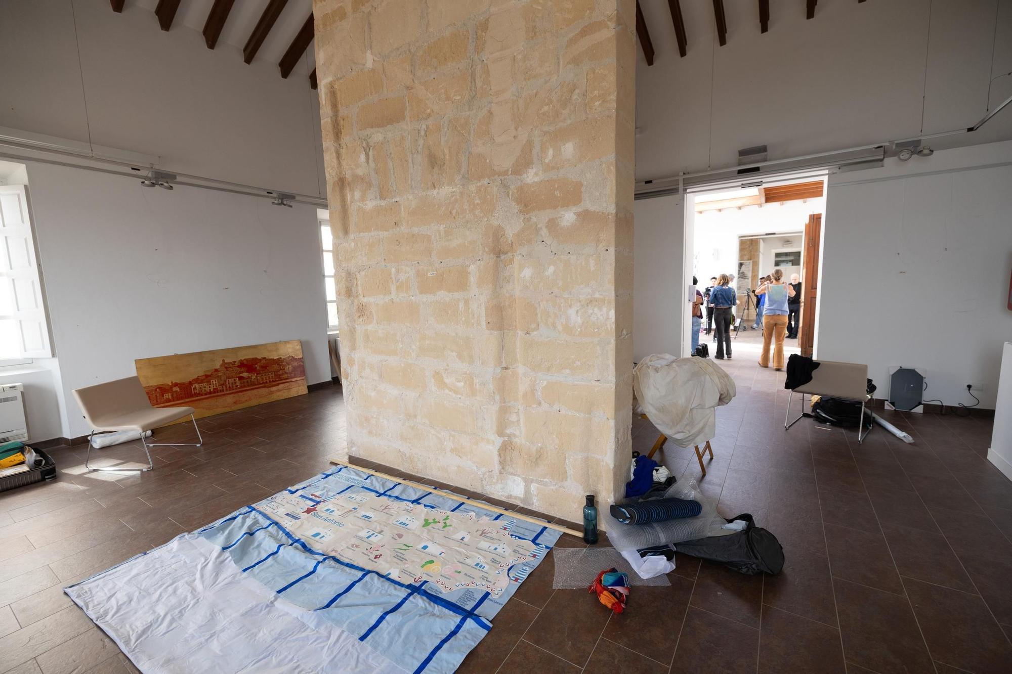 Exposición en Faro de ses Coves Blanques