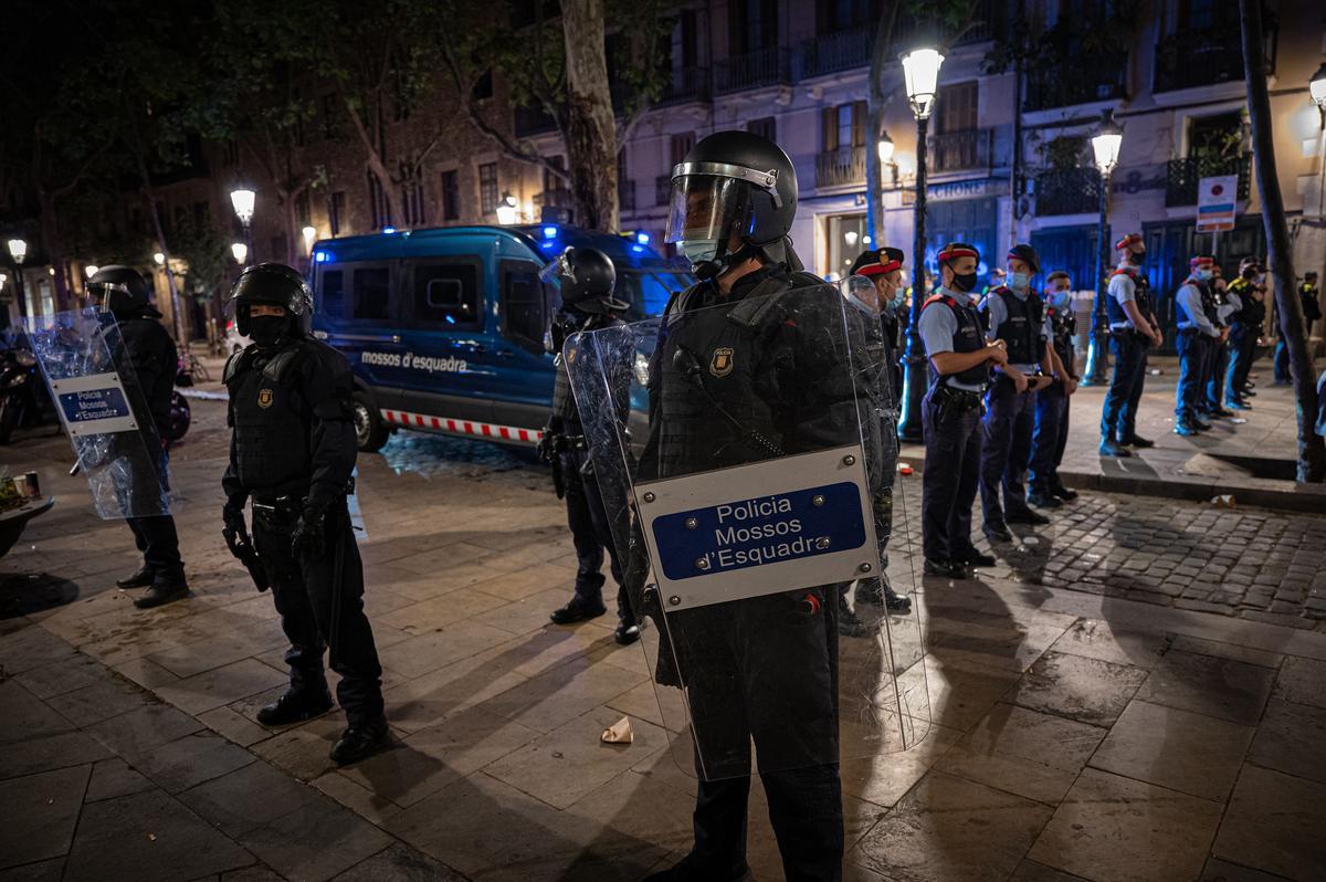 Operativo policial contra el botellón en Barcelona