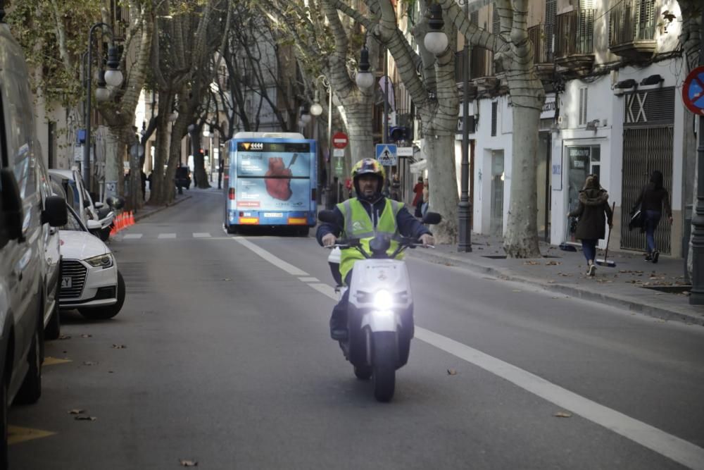 La plaza del Mercat y la calle Unió ya se han cerrado al tráfico