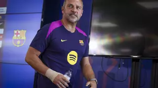 Flick admite que no está contento con tener que esperar a las inscripciones