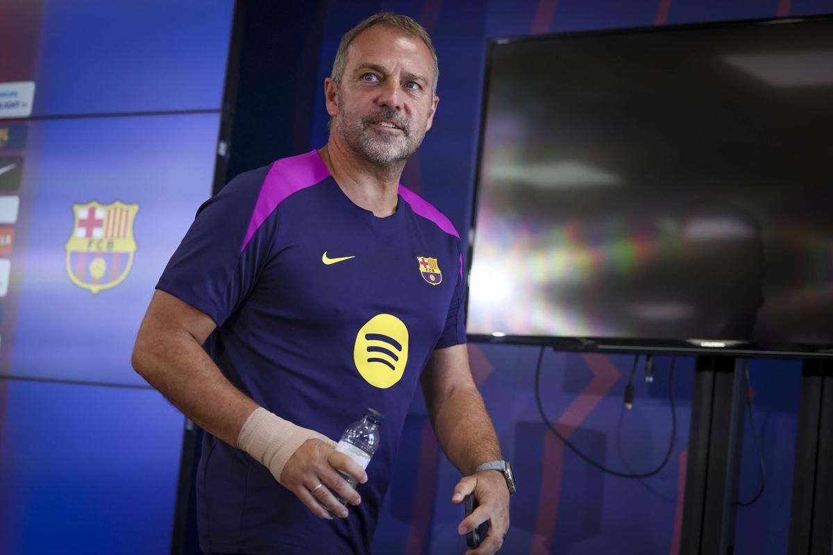 Hansi Flick prepara su primer once de Liga