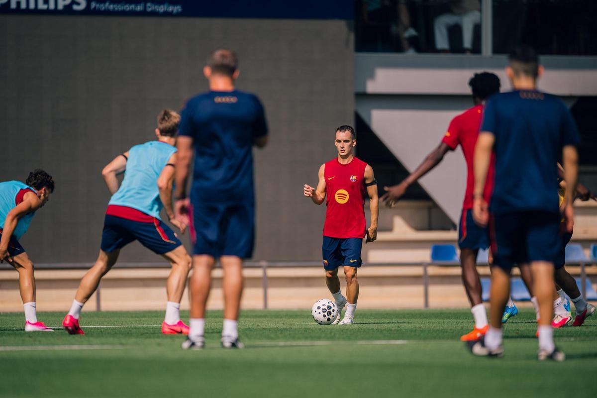 Las mejores imágenes del primer entrenamiento del FC Barcelona para preparar la temporada 2026/27