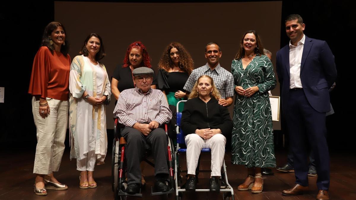 Los homenajeados junto María Dolores Corujo, Benjamín Perdomo, Evelia García e Isabel Martín, en Jameos del Agua