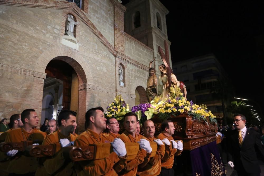 Procesión del Santo Entierro de Cristo en Torrevieja, Viernes Santo, con la participación de 18 imágenes y 154 cofradías