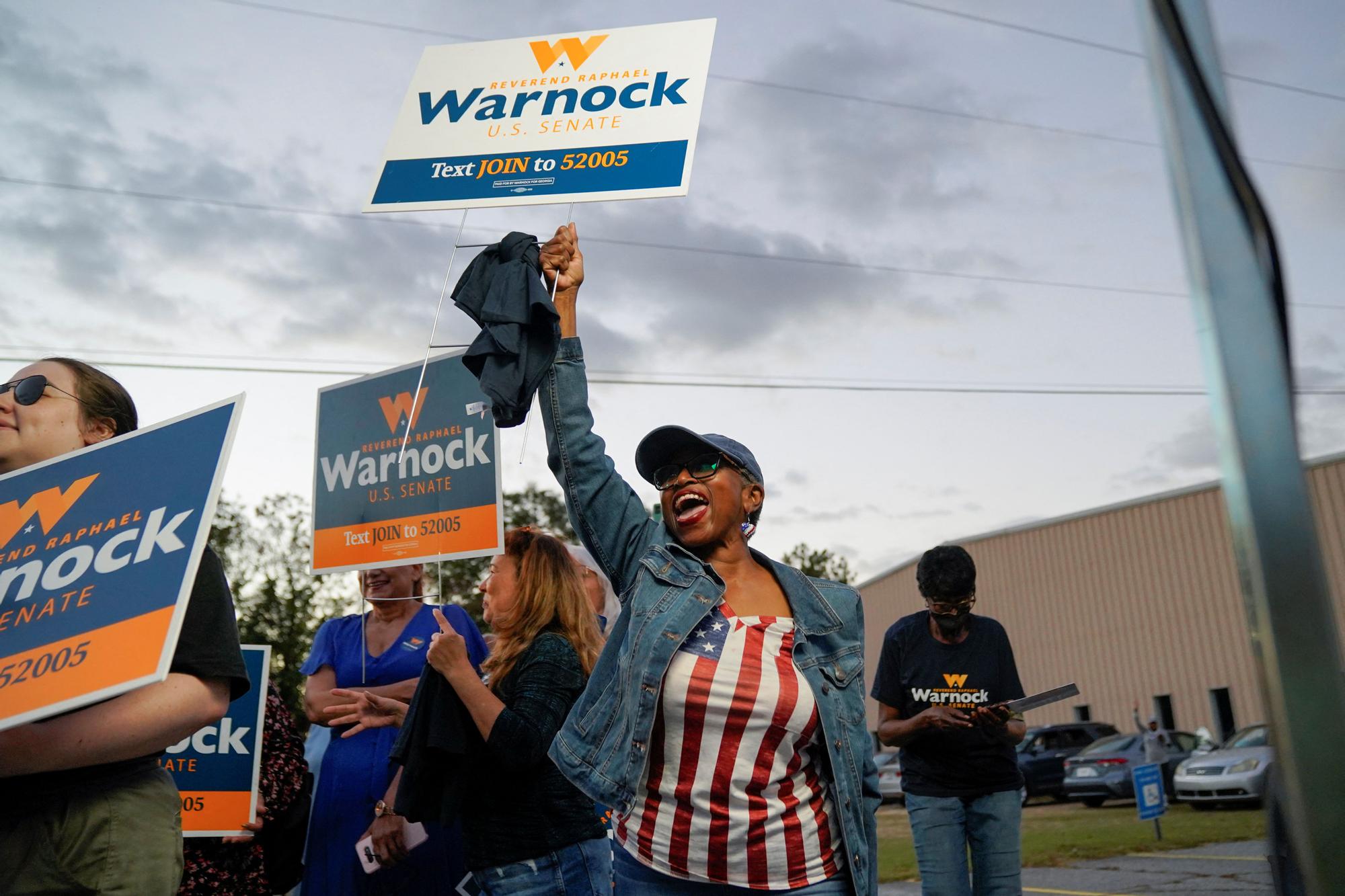 Reverend Raphael Warnock makes final campaign stops in Georgia for U.S. midterms