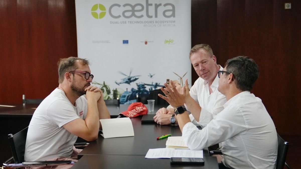 Inversores nórdicos reunidos con una de la pymes de la Región.