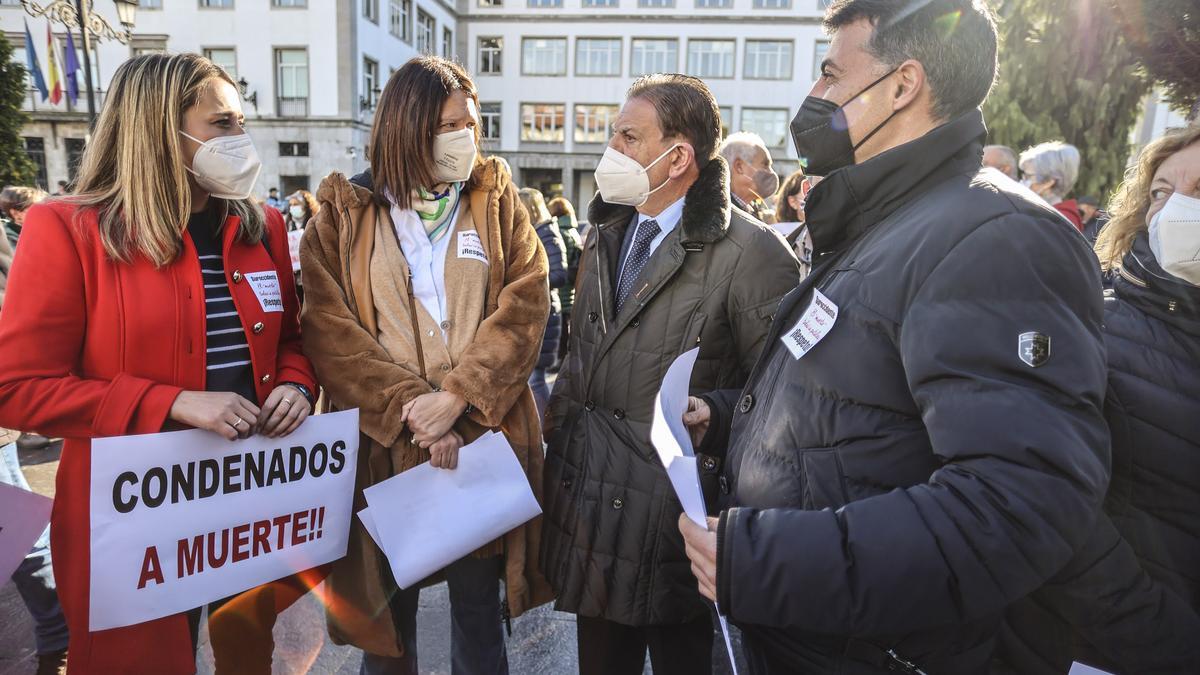 Concentración en Oviedo por el futuro del Suroccidente