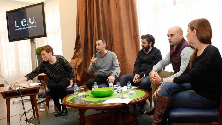 Por la izquierda, De Silva, De la Vega, Calvo, Salvador y Lucía García, ayer, en la presentación del LEV.