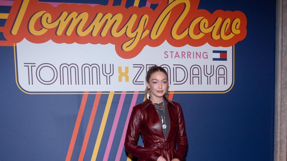 Gigi Hadid te dice cómo combinar uno de los colores más complicados del otoño