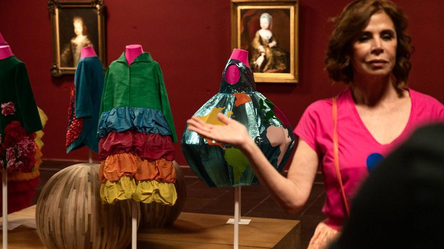 VIDEO | Los diseños de Ágatha Ruiz de la Prada se exhiben entre pinturas históricas en Sa Bassa Blanca