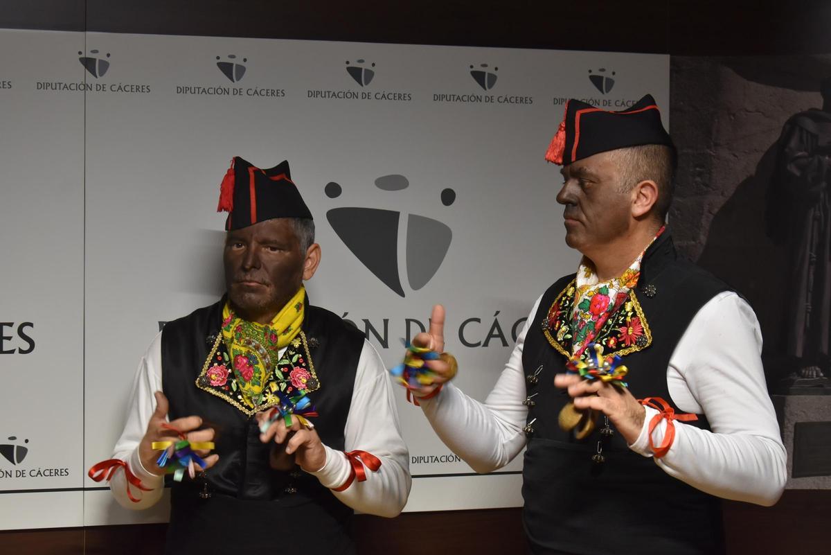 Fotogalería | Los Negritos de Montehermoso se presentan en la Diputación de Cáceres