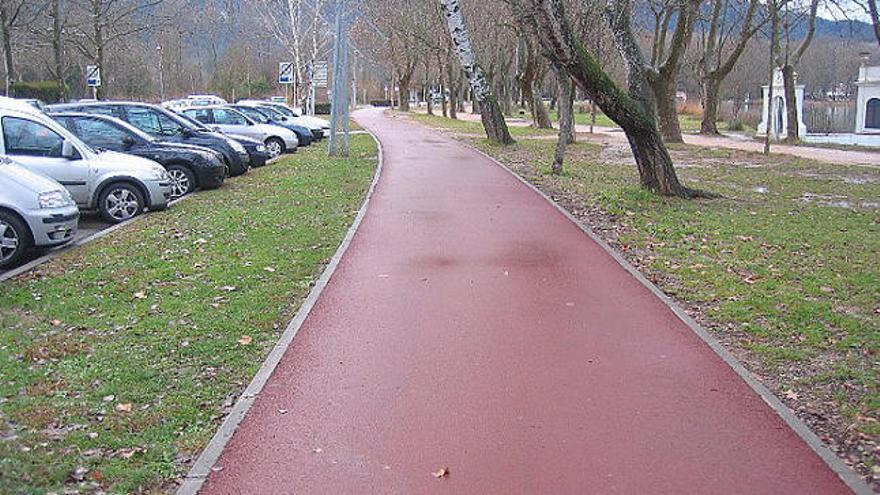 El carril bici de l&#039;estany de Banyoles, ja reparat.