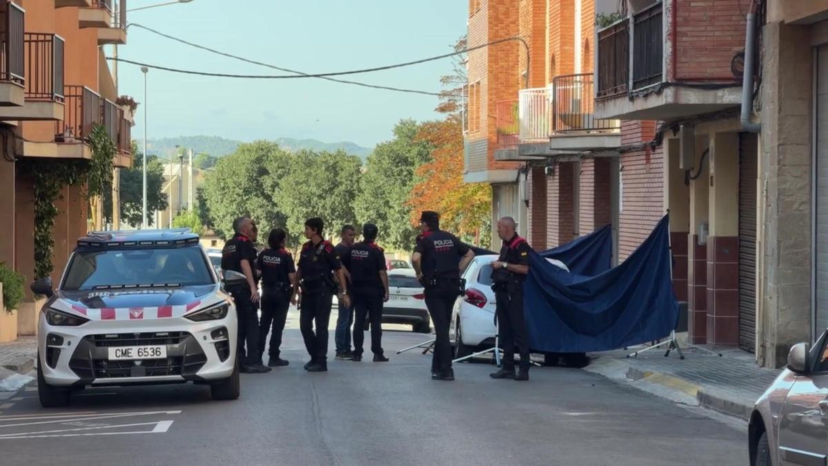 Apuñalamiento mortal en Manresa: los Mossos investigan la muerte de un hombre en la calle Apuñalamiento mortal en Manresa: los Mossos investigan la muerte de un hombre en la calle