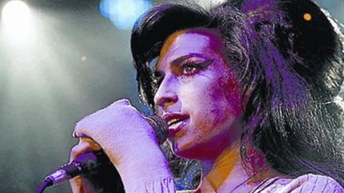 MUERTE PREMATURA. Amy Winehouse, en una actuación.