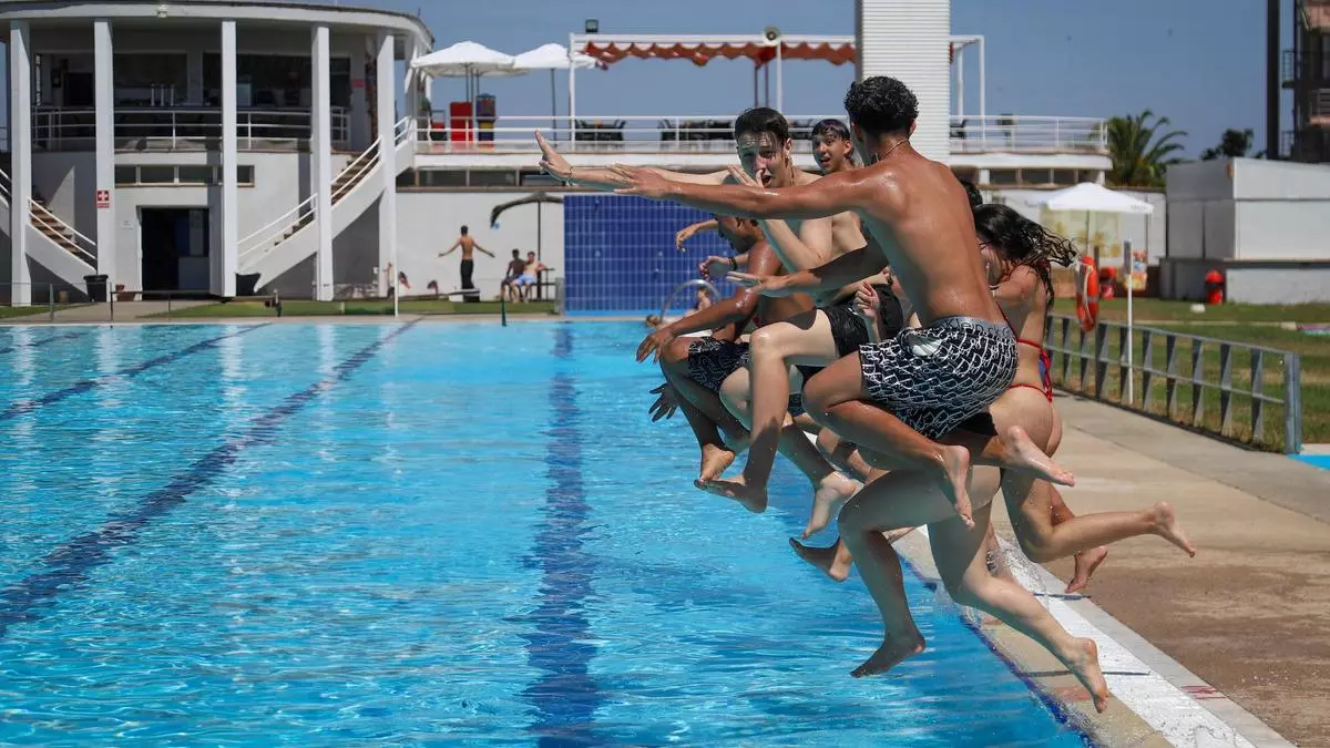 Riesgo de lesión medular por zambullidas en verano: conoce las consecuencias y cómo prevenirlas