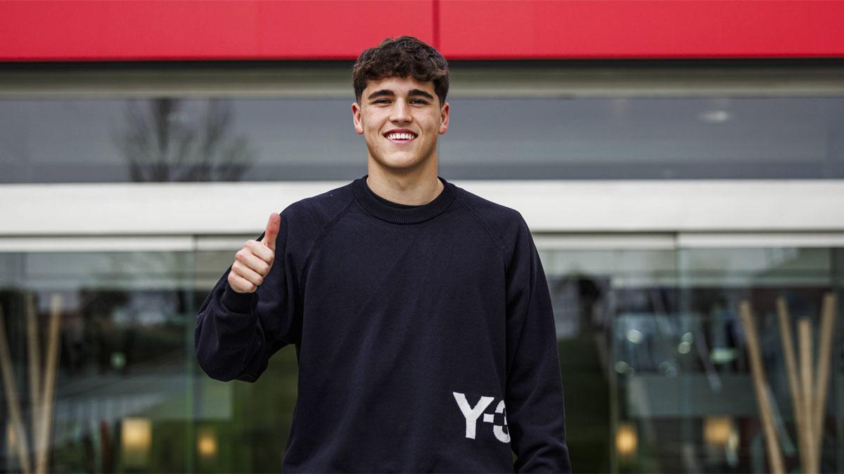 Pau Cubarsí celebró su reciente renovación con la plantilla