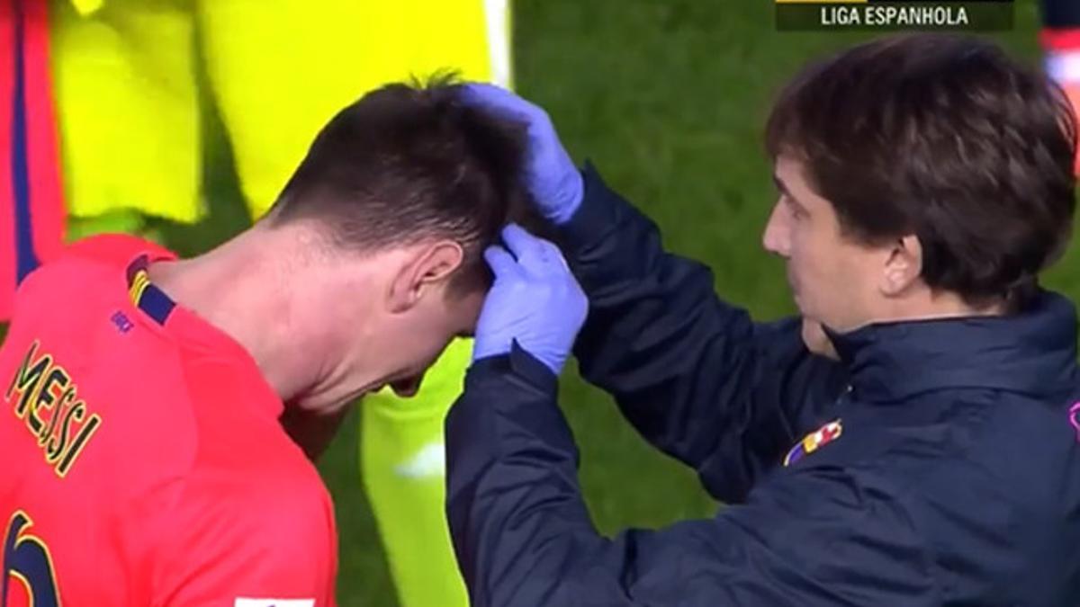 Messi se llevó un botellazo en la cabeza