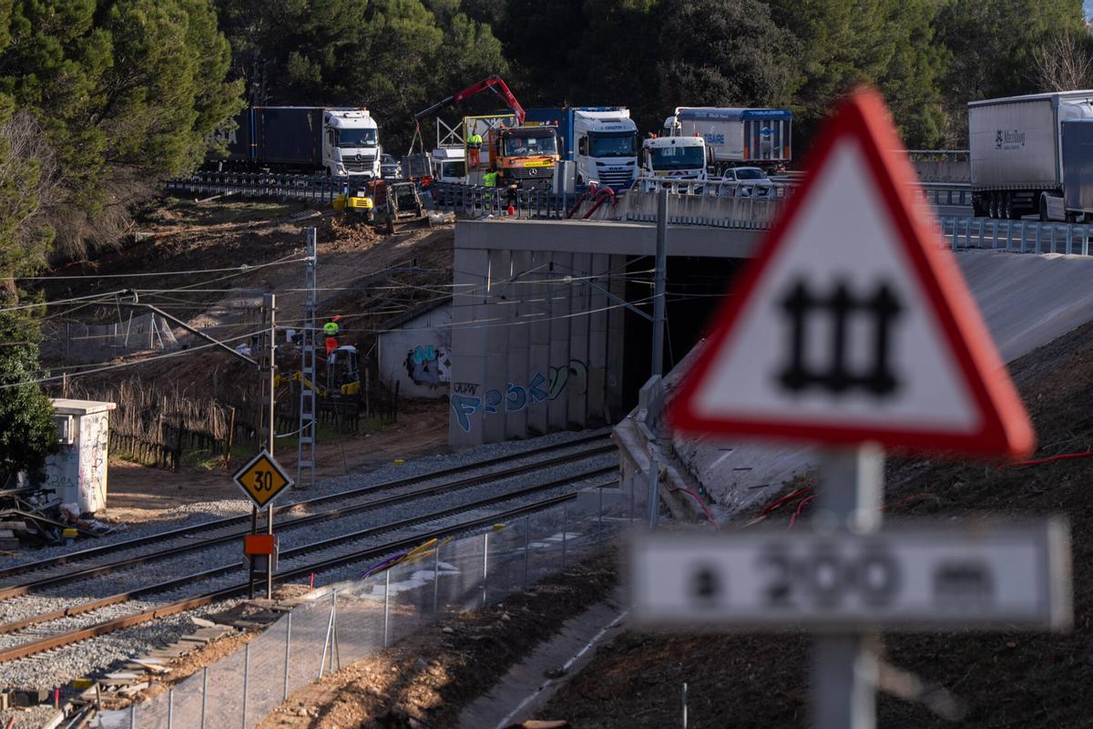 El tram en el qual es va produir l'accident de Gelida, un mes més tard.
