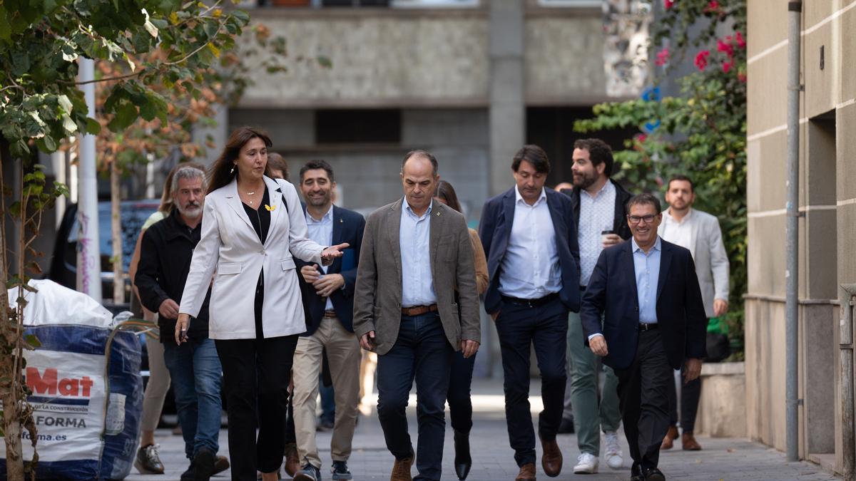 Llegada de la ejecutiva de Junts a la sede del partido.