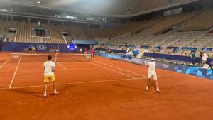 Rafa Nadal y Carlos Alcaraz, entrenando en París por los dobles