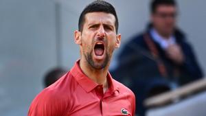 Djokovic celebra la victoria ante Cerúndolo.