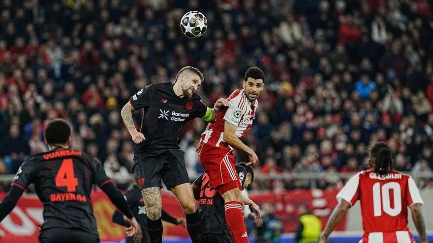 ¡Schick da esperanza al Leverkusen para entrar a octavos!